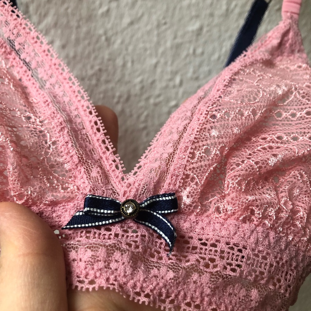 Victoria’s Secret Sheer Lace Pout Bralette